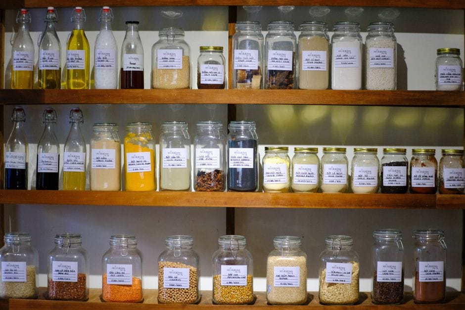 Le vinaigre : tout un placard de saveurs qu'on réduit au blanc