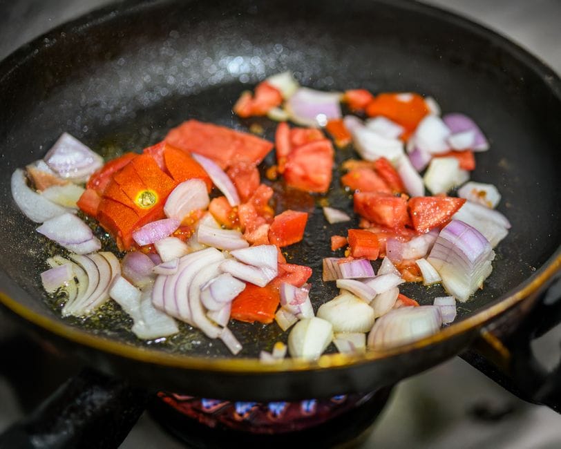 Caraméliser des oignons : le plat qui demande quarante minutes, pas dix