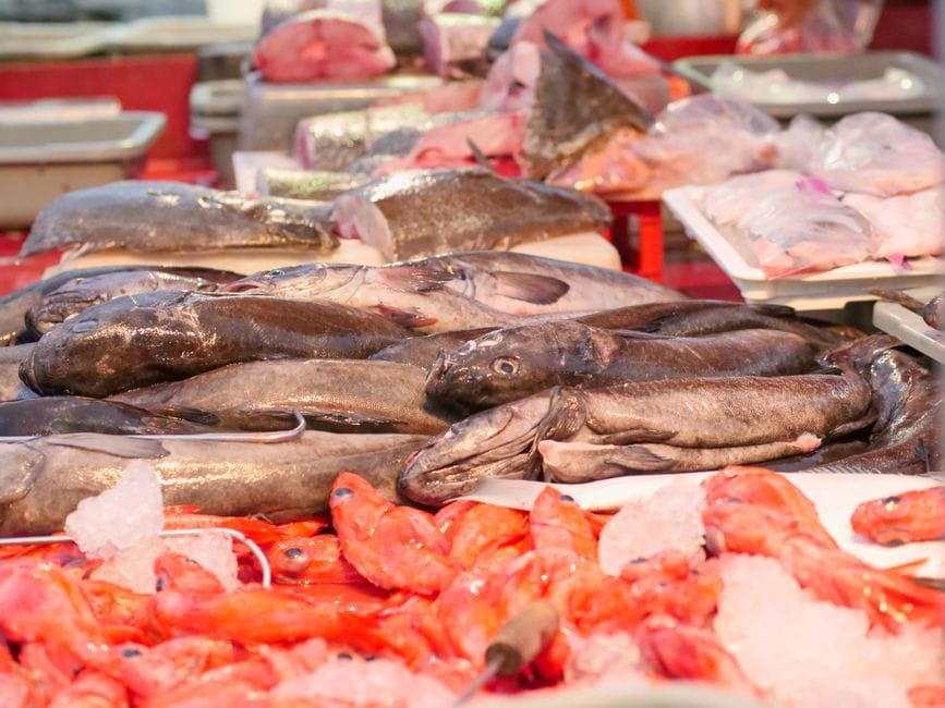 Acheter son poisson sans se faire avoir : ce que regarde un poissonnier