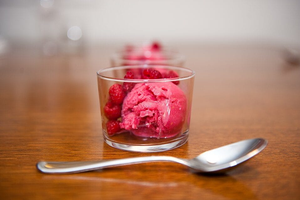 Le sorbet maison : pourquoi la densité du sirop compte plus que le fruit