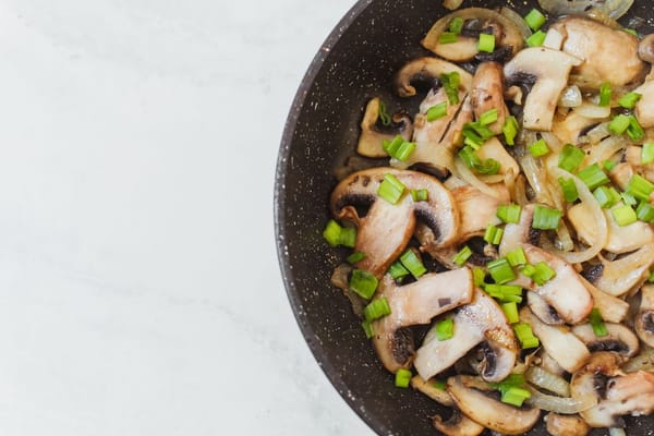 Le poêlage des champignons : l'eau, l'ennemie du croustillant