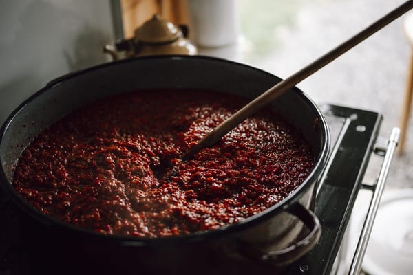 La tomate : la technique de la peau qui change une sauce d'été